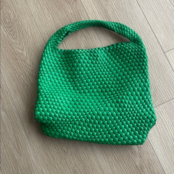 NWOT Moda Luxe Vegan Leather Hobo Bag - Kelly Green - Picture 4 of 8